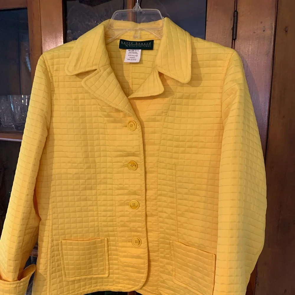 Harve Benard yellow quilted jacket with front pockets. - Picture 1 of 3